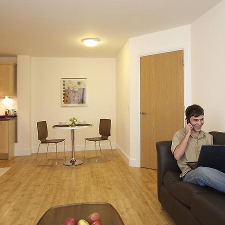 Апартаменты Saco Farnborough Фарнборо Экстерьер фото